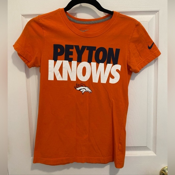 Peyton‎ Knows Nike Orange T-shirt Small Slim Fit Denver Broncos Logo Womens Mens - Picture 1 of 9